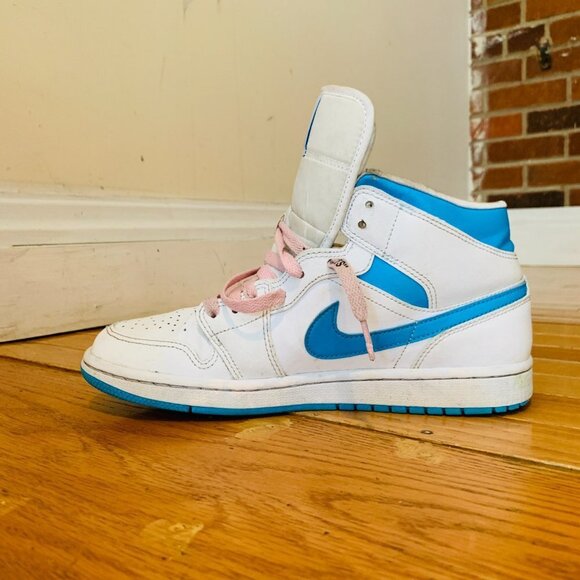 Nike Air Jordan 1 MID UNC Powder Blue White BQ6472-114 Womens Size 9.5 - Picture 4 of 12